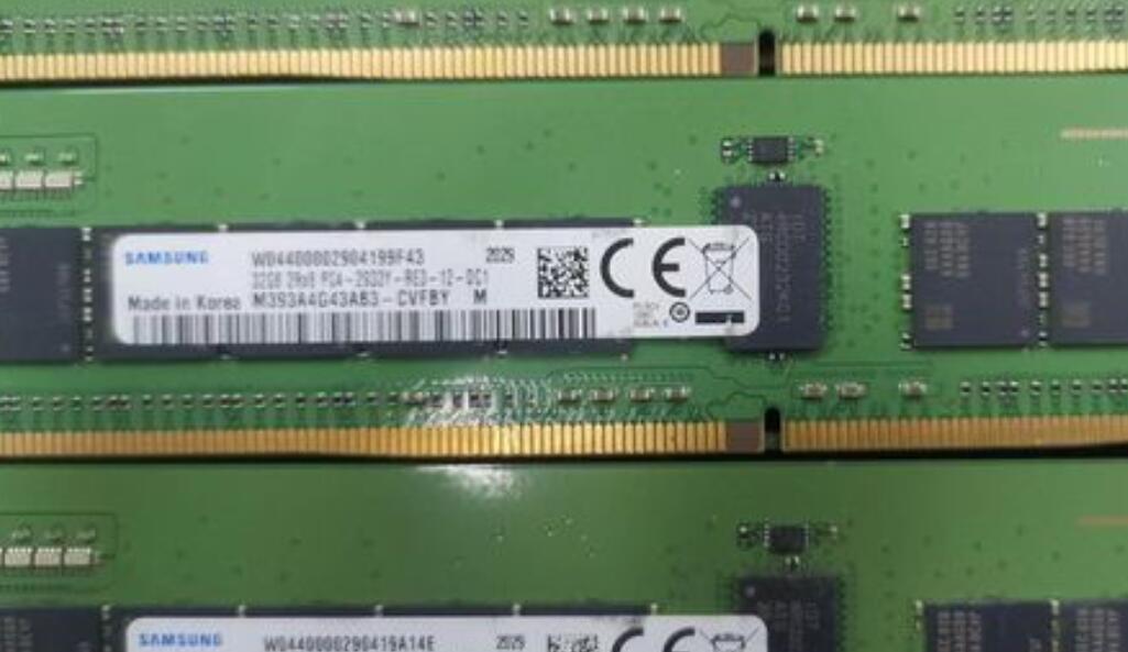 M393A4G43AB3-CVF三星