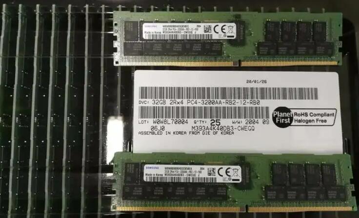 M393A2K40DB3-CWE 三星16G DDR4 3200 RECC服務(wù)器內(nèi)存條縮略圖